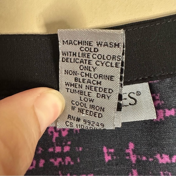 Catherines 3X Long Button Top Blouse Purple Black VNeck Tunic Length Long Sleeve - Picture 9 of 9